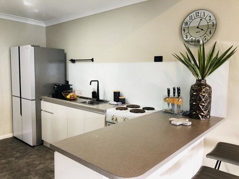 West Beach Lagoon 220 Stylish And Cozy - Newcastle Accommodation 5