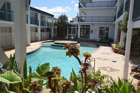 West Beach Lagoon 220 Stylish And Cozy - Newcastle Accommodation 17