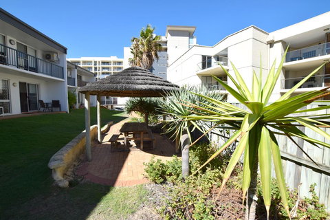 West Beach Lagoon 220 Stylish And Cozy - Newcastle Accommodation 16