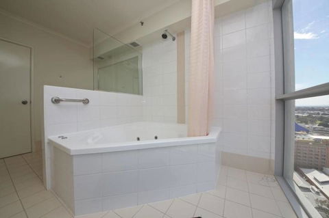 Centre Of Perth Whole Apartment W/view&spa&pool&wifi - New Castle Tourism 13