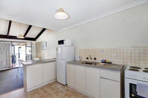 West Beach Lagoon 123 - Location & Views!!! - Newcastle Accommodation 10