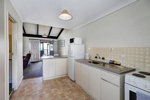 West Beach Lagoon 123 - Location & Views!!! - Newcastle Accommodation 5