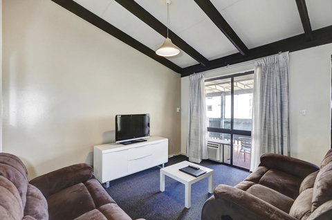 West Beach Lagoon 123 - Location & Views!!! - Newcastle Accommodation 6
