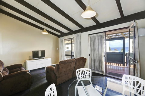 West Beach Lagoon 123 - Location & Views!!! - Newcastle Accommodation 11