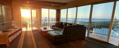 Ocean View-breath Taking Views, Amazing Facilities - Newcastle Accommodation 2