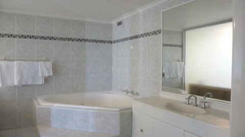 Darling Harbor Apartment - Newcastle Accommodation 3