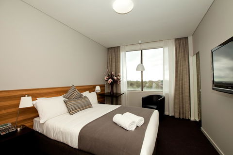 Metro Hotel Miranda - New Castle Tourism 13