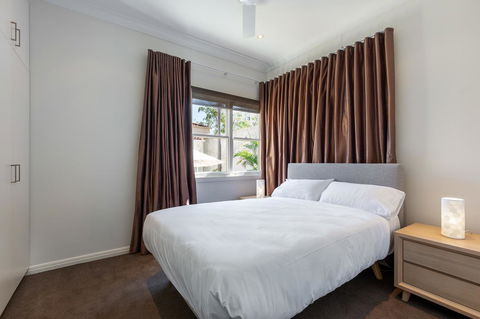 Kensington Self-Contained Modern House (89BROM) - Newcastle Accommodation 20