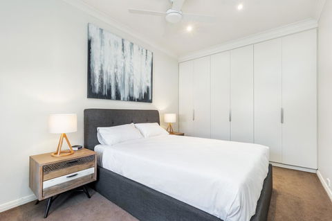 Kensington Self-Contained Modern House (89BROM) - Newcastle Accommodation 13