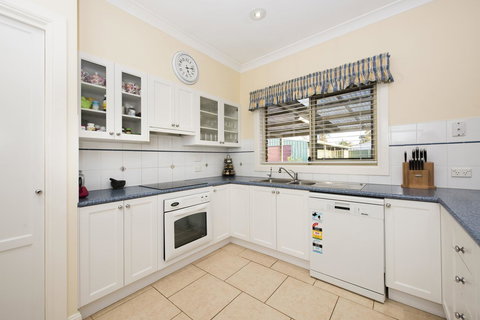 Colonial Court Villas - Newcastle Accommodation 9