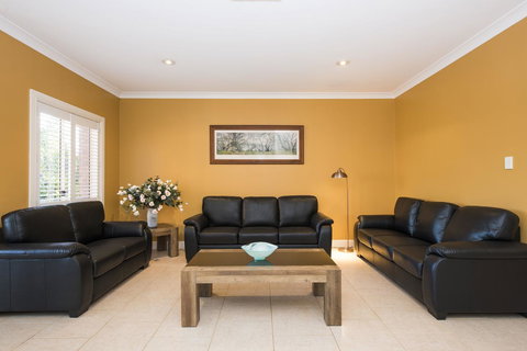 Colonial Court Villas - Newcastle Accommodation 16