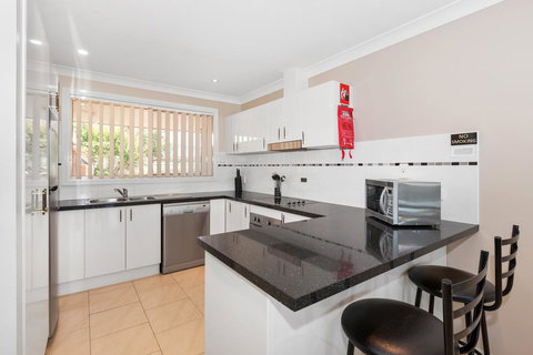 Colonial Court Villas - Newcastle Accommodation 17