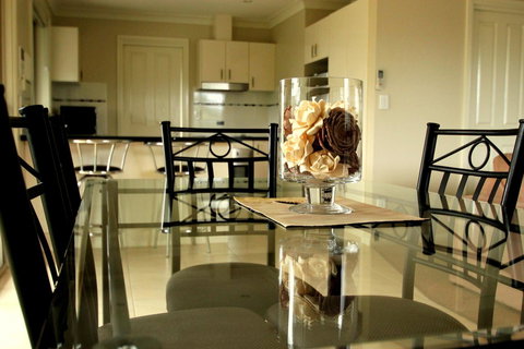 Colonial Court Villas - Newcastle Accommodation 23