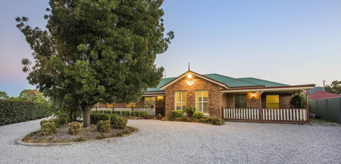 Colonial Court Villas - Newcastle Accommodation 4