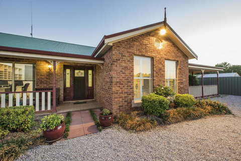 Colonial Court Villas - Newcastle Accommodation 1