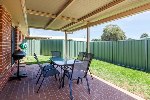 Colonial Court Villas - Newcastle Accommodation 0