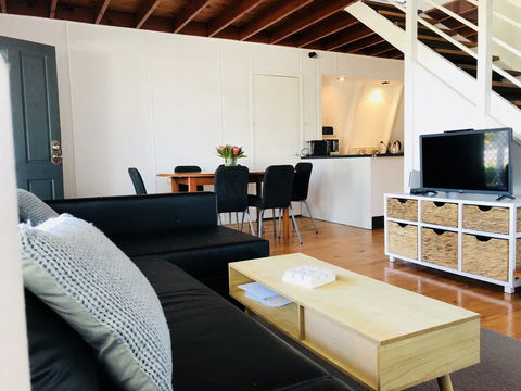 Little Blue Beach House - New Castle Tourism 7