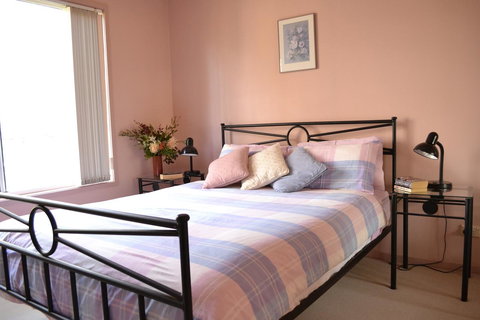 Bundle Hill Cottages - Newcastle Accommodation 28