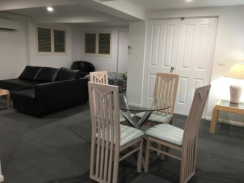 Arena Blanca Studio Apartment - Newcastle Accommodation 14