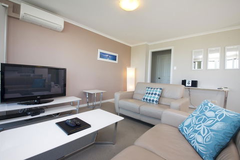 Sails Apartments - New Castle Tourism 6