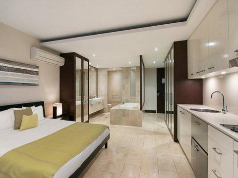 Santai 321 Beachside Studio - Newcastle Accommodation 4