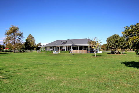 Terara Riverside Retreat - Newcastle Accommodation 5