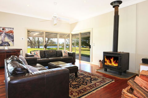 Terara Riverside Retreat - Newcastle Accommodation 0