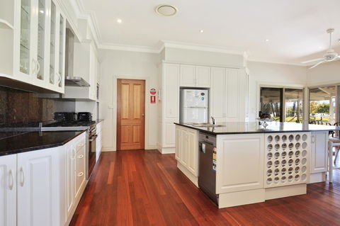 Terara Riverside Retreat - Newcastle Accommodation 8