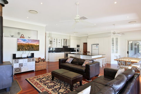 Terara Riverside Retreat - Newcastle Accommodation 6