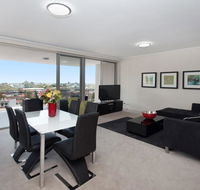 The Junction Palais - Modern and Spacious 2BR Bondi Junction Apartment Close to Everything - Newcastle Accommodation