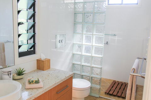 The Outlook Cabana - Newcastle Accommodation 7