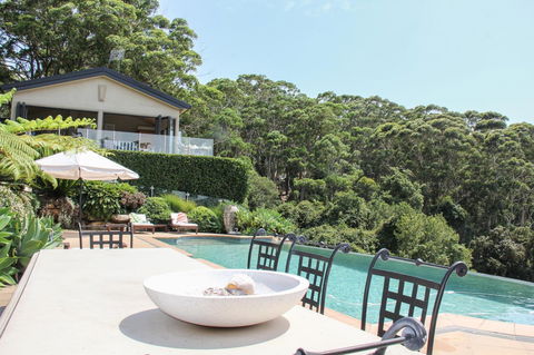 The Outlook Cabana - Newcastle Accommodation 13