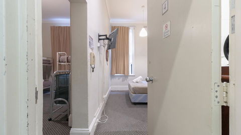 Woolbrokers Hotel - New Castle Tourism 8