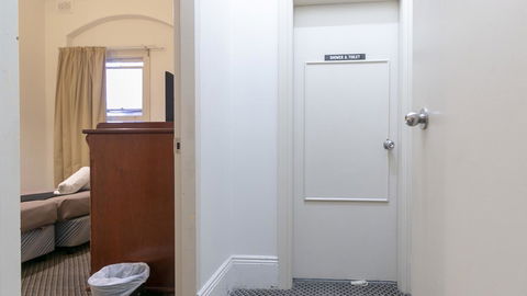 Woolbrokers Hotel - New Castle Tourism 29