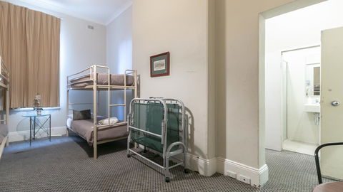 Woolbrokers Hotel - New Castle Tourism 9