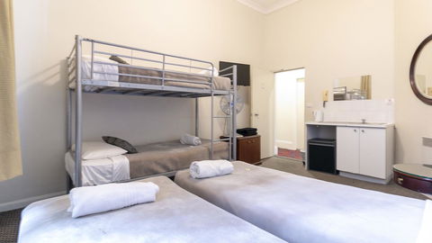 Woolbrokers Hotel - New Castle Tourism 16