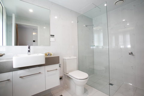 The Lucky Hotel - New Castle Tourism 30