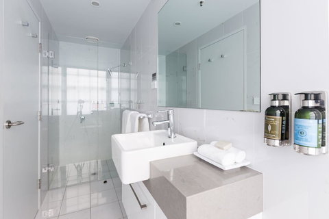 The Lucky Hotel - New Castle Tourism 4