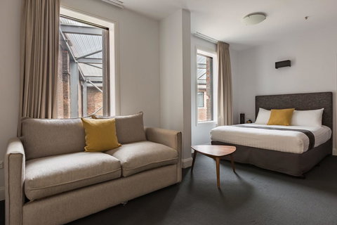 The Lucky Hotel - New Castle Tourism 18