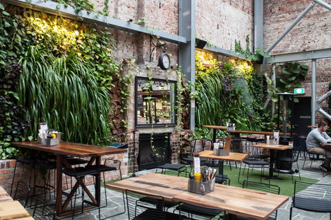 The Lucky Hotel - New Castle Tourism 12