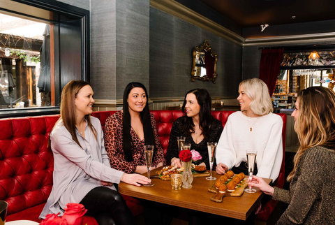 The Lucky Hotel - New Castle Tourism 15