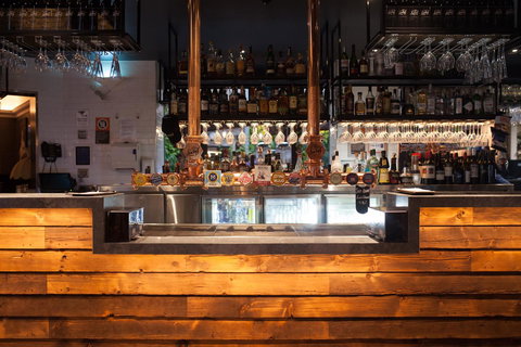 The Lucky Hotel - New Castle Tourism 37