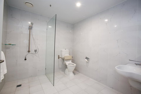 The Lucky Hotel - New Castle Tourism 36