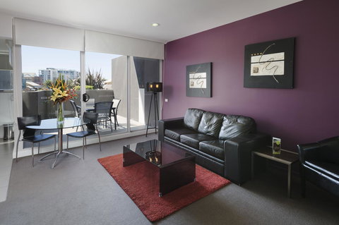 Honeysuckle Executive Apartments - New Castle Tourism 28