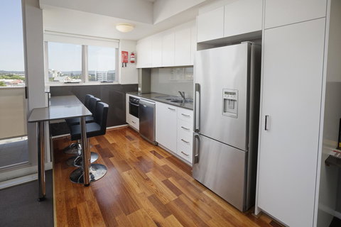 Honeysuckle Executive Apartments - New Castle Tourism 4