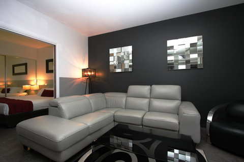 Honeysuckle Executive Apartments - New Castle Tourism 9