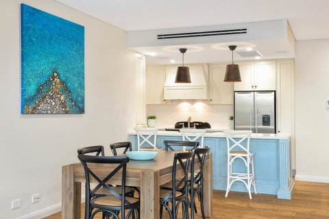 Belle Vue- Penthouse At Black Beach - Newcastle Accommodation 7