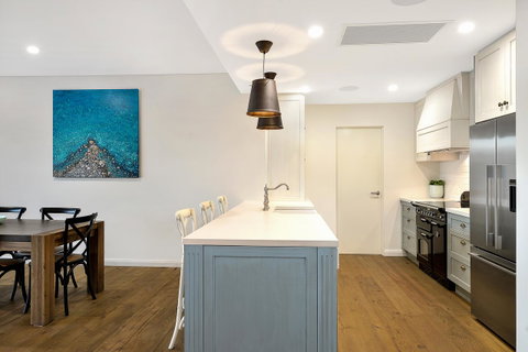 Belle Vue- Penthouse At Black Beach - Newcastle Accommodation 6