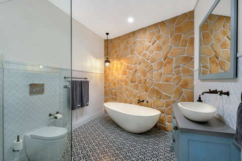 Belle Vue- Penthouse At Black Beach - Newcastle Accommodation 10