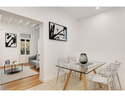 Walk To The City From This Renovated Heritage Gem - New Castle Tourism 3